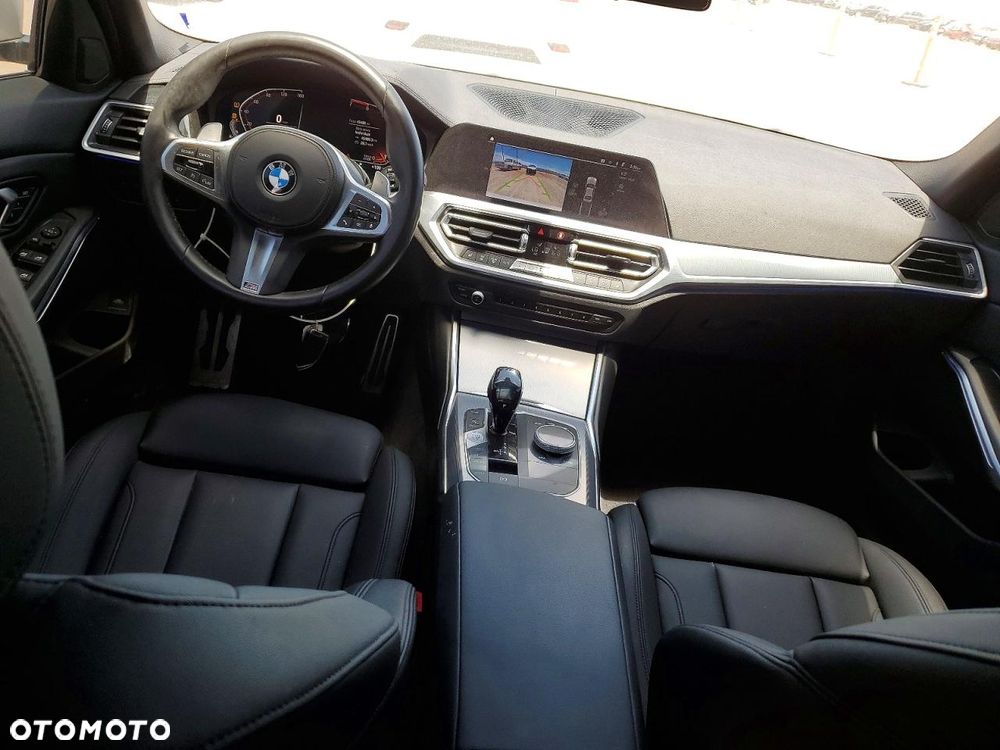 BMW Seria 3 330i M Sport - 9