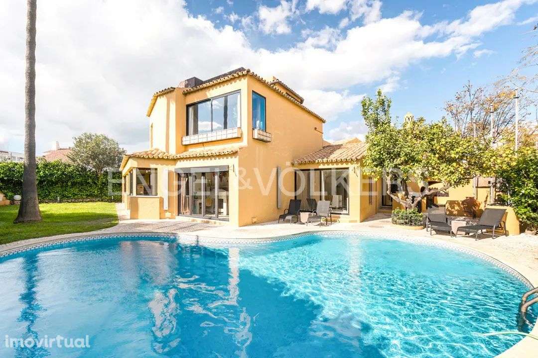 Exuberante moradia com localização central e a pé da praia - Grande imagem: 2/43