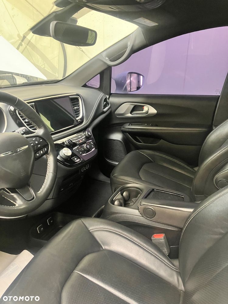 Chrysler Pacifica - 10
