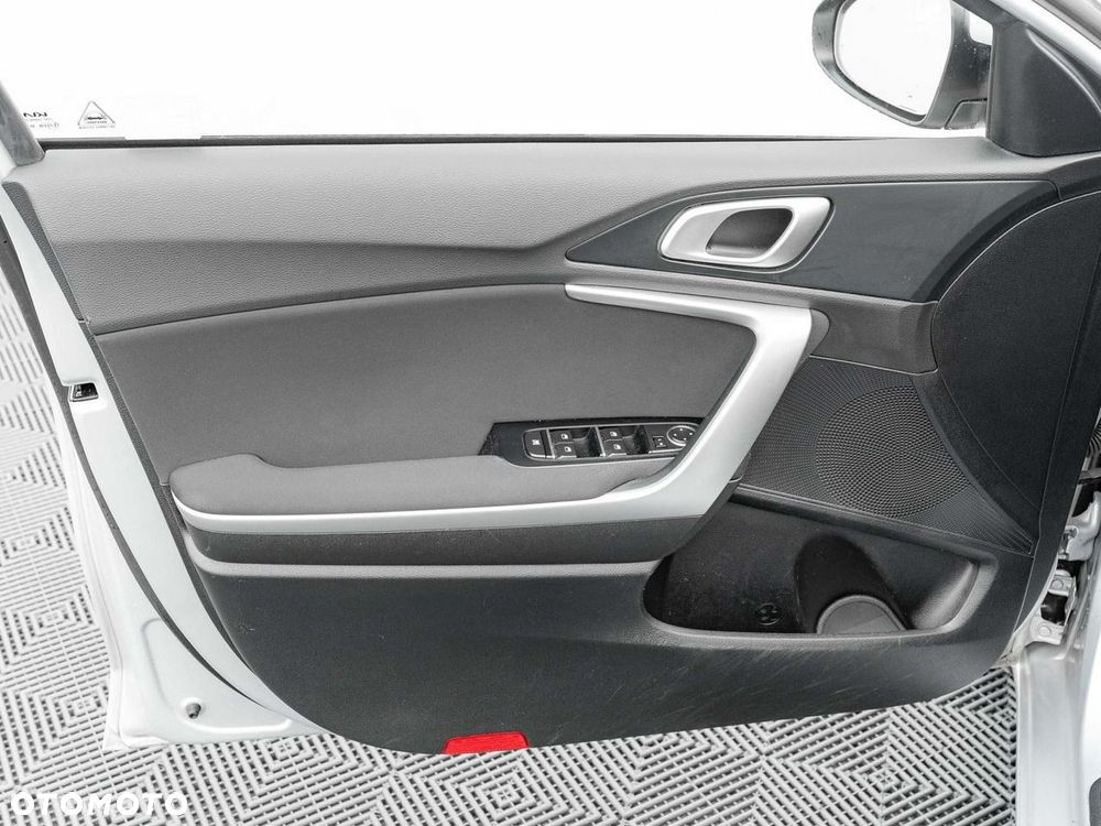 Kia Ceed - 10
