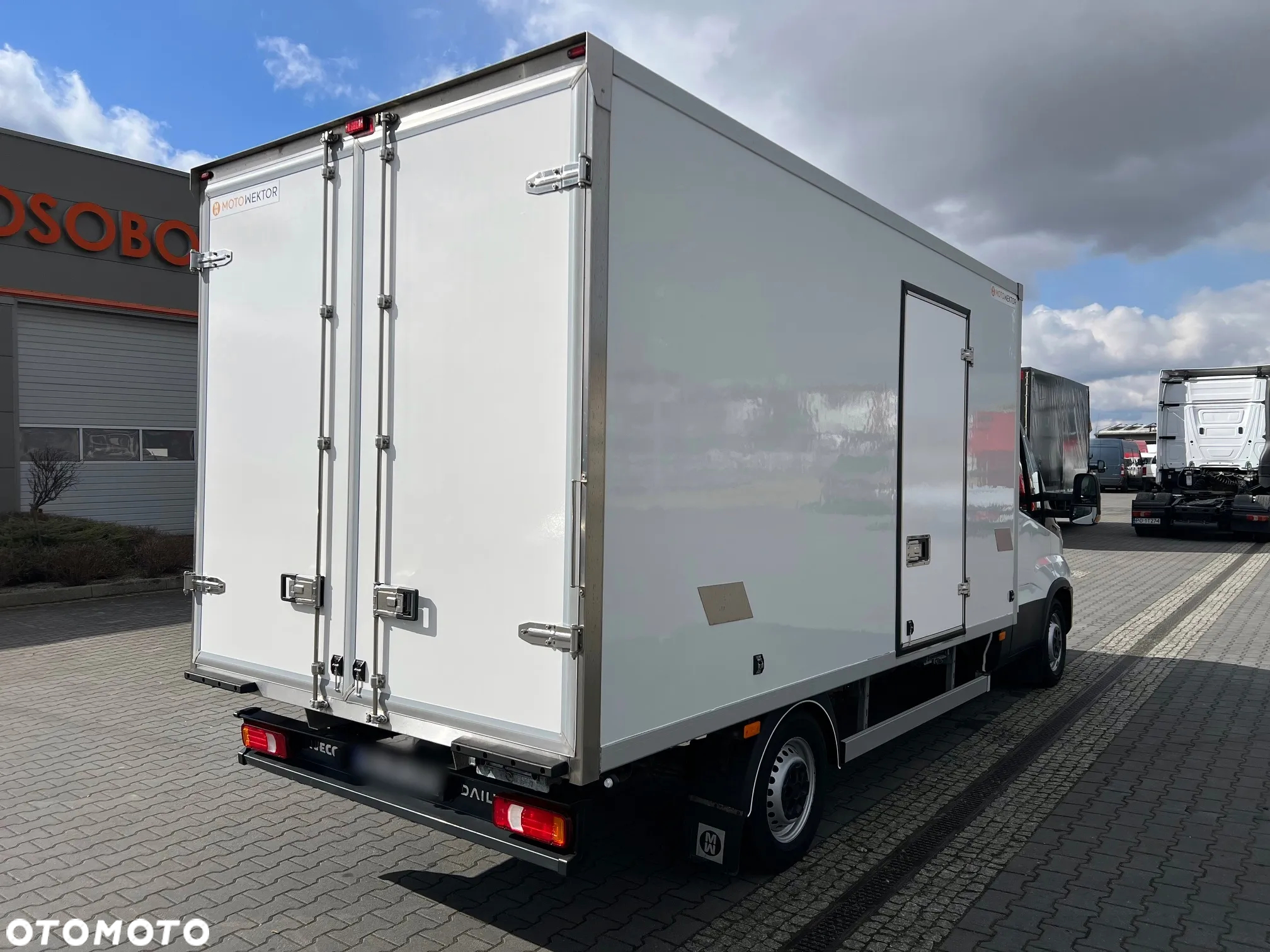 Iveco Daily 35S16 3.0 Kontener Chłodnia Izoterma 3x Drzwi Salon PL, Jeden Właściciel - 4