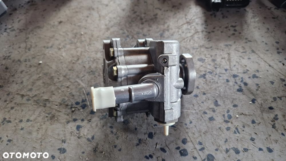 SEAT VOLKSWAGEN POMPA WSPOMAGANIA ZF 028145157D - 2