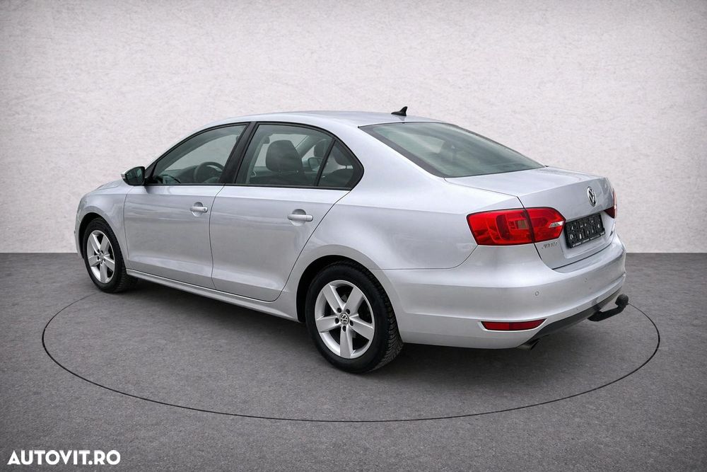 Volkswagen Jetta 1.6 TDI DSG Blue Motion Technology Comfortline - 6