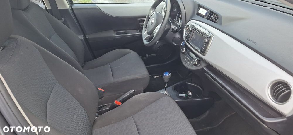 Toyota Yaris Hybrid 100 Dynamic - 13