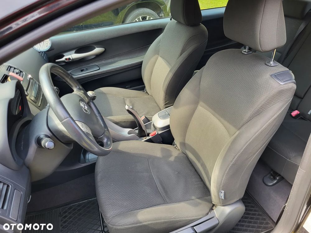 Toyota Auris 2.2 D-4D D-CAT - 10