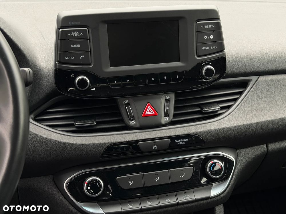 Hyundai i30 1.4 Classic + - 17