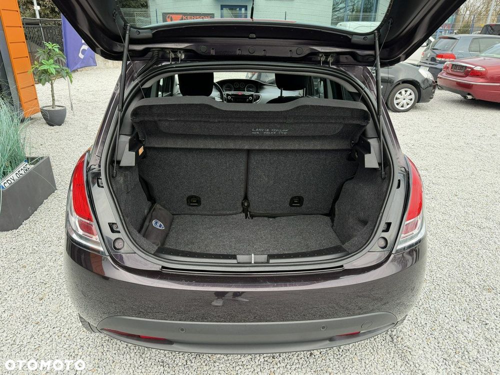 Lancia Ypsilon 0.9 Black&Red S&S - 31