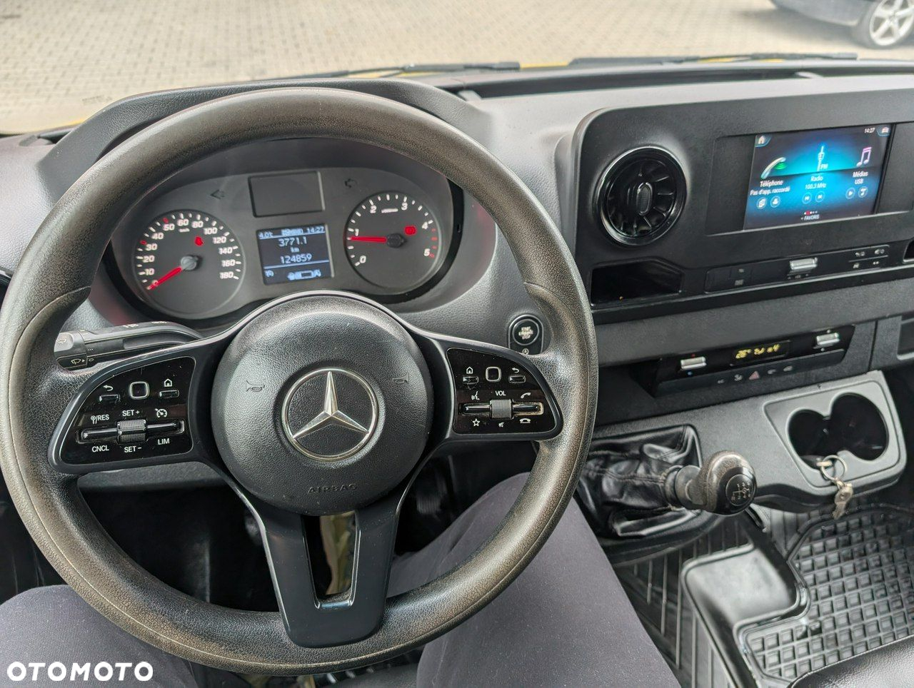Mercedes-Benz Sprinter - 12