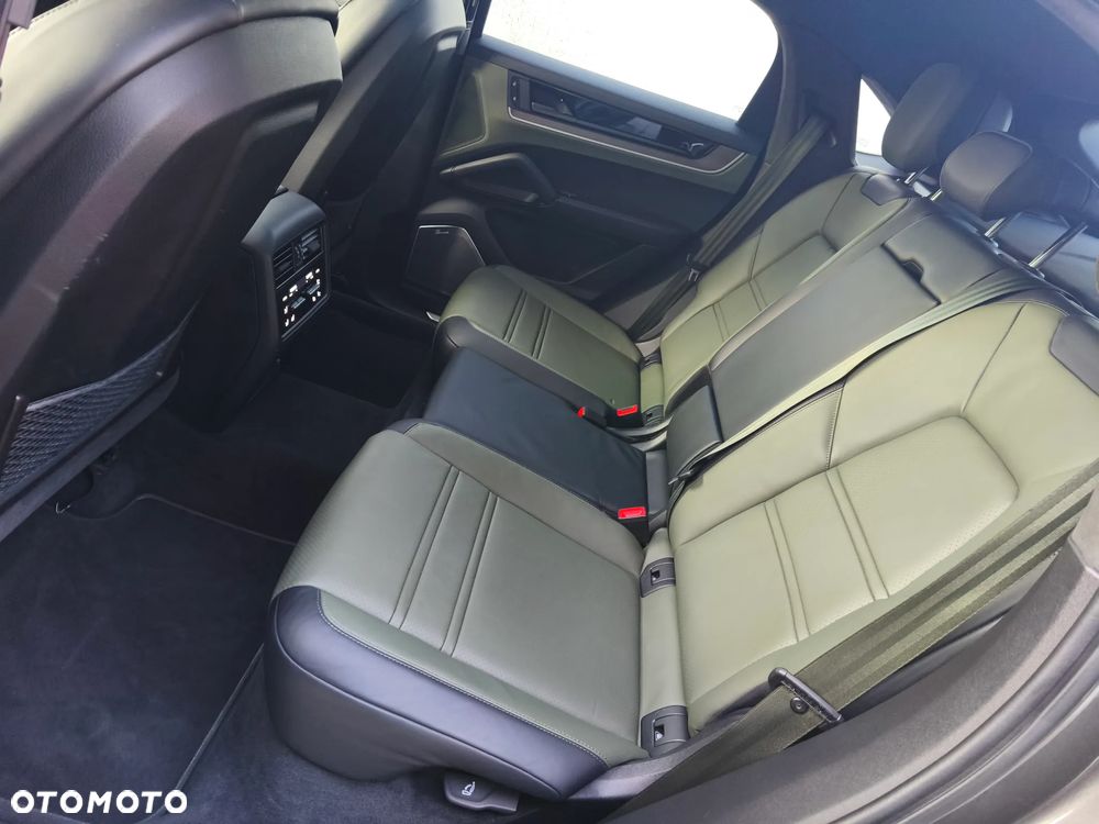 Porsche Cayenne - 20