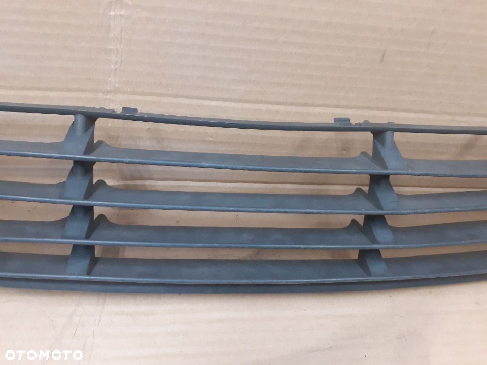 SKODA Octavia III 3 Kratka Zaślepka Osłona Maskownica Atrapa zderzaka Środkowa  3B0 853 677 F - 3