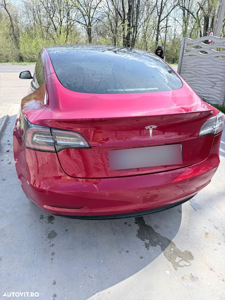 Tesla Model 3 - 3