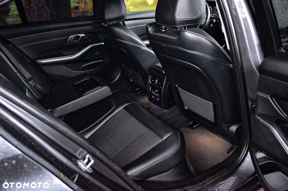 BMW Seria 3 320i GPF Sport Line Shadow - 29