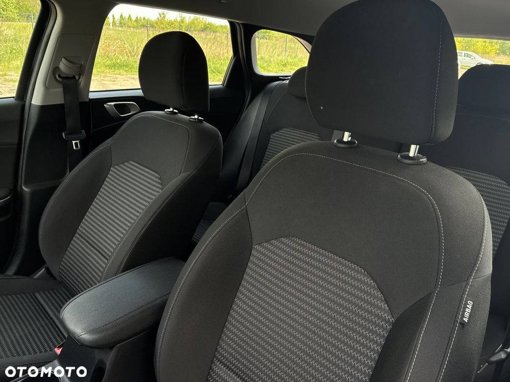 Kia Ceed - 11