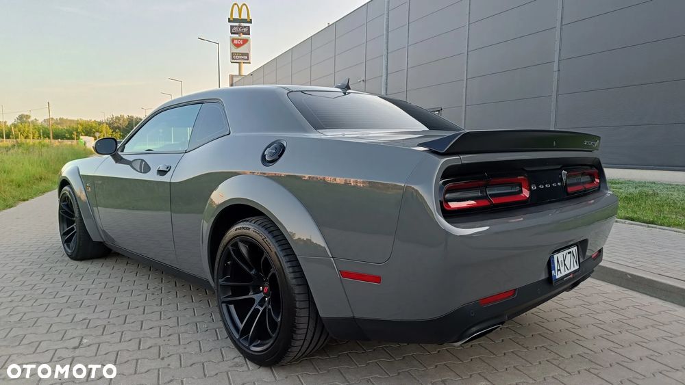 Dodge Challenger - 7