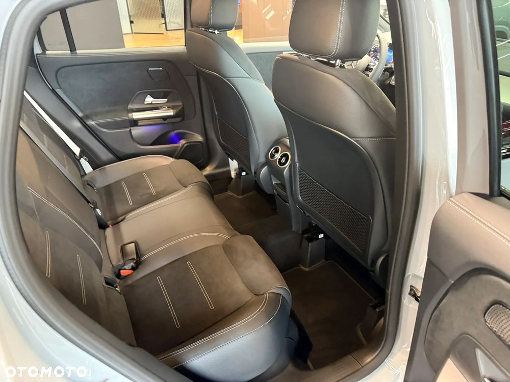 Mercedes-Benz GLA - 31