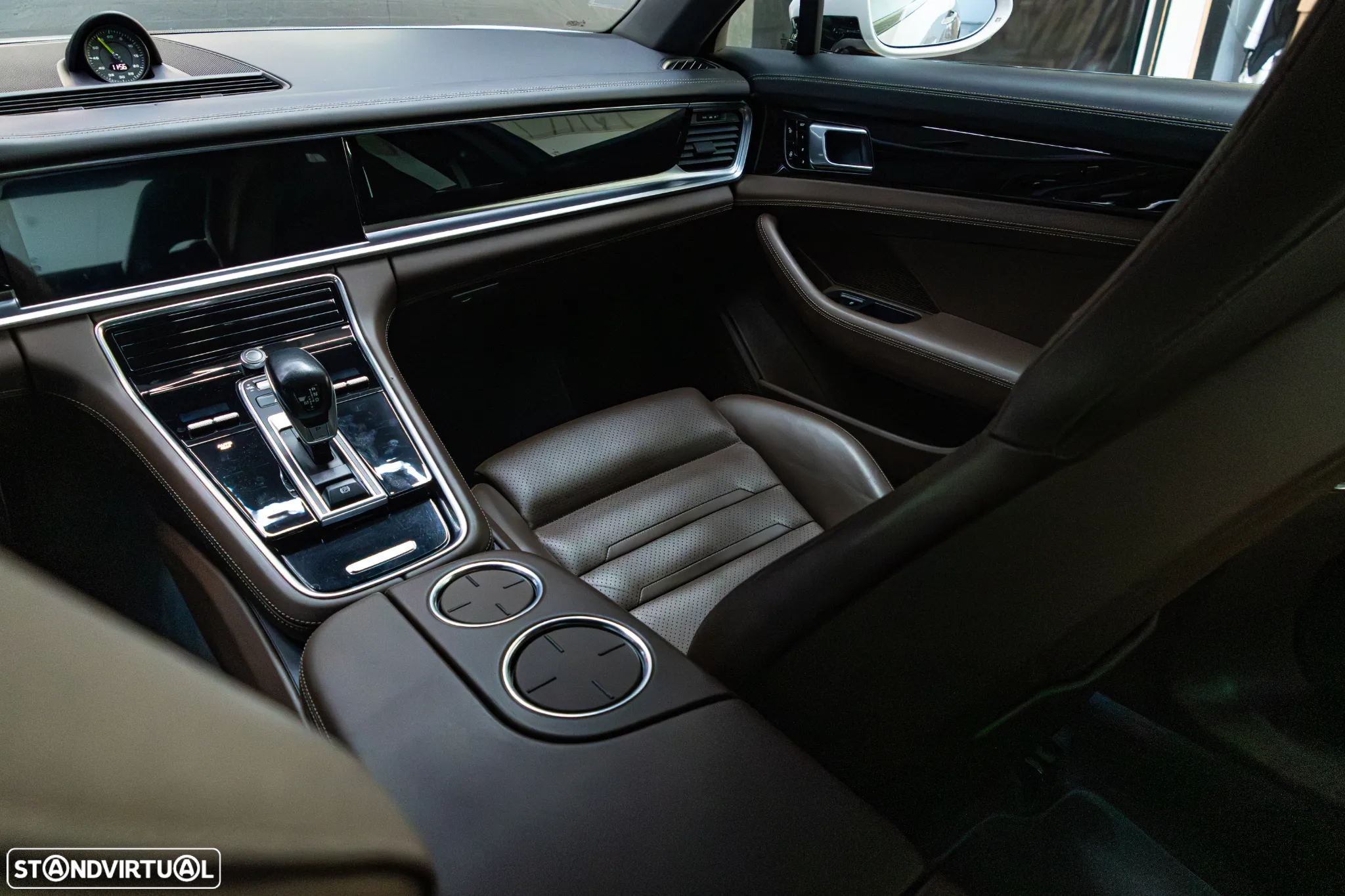 Porsche Panamera 4 E-Hybrid - 36