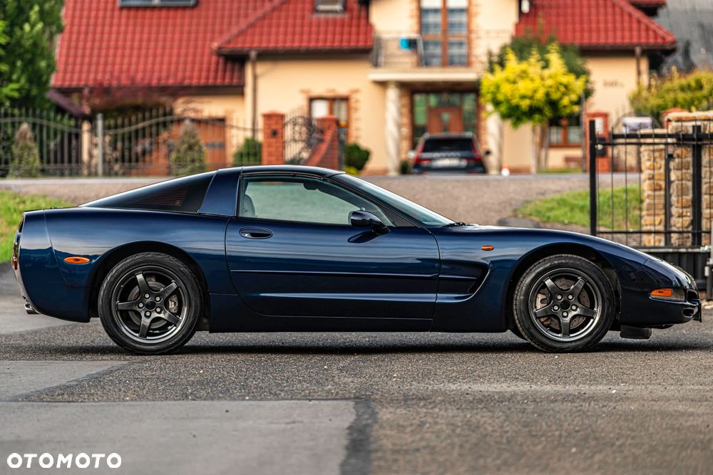 Chevrolet Corvette - 19