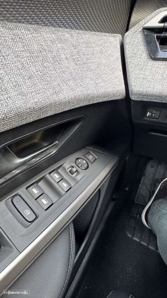 Peugeot 5008 1.2 Hybrid Allure Pack e-DCS6 - 24