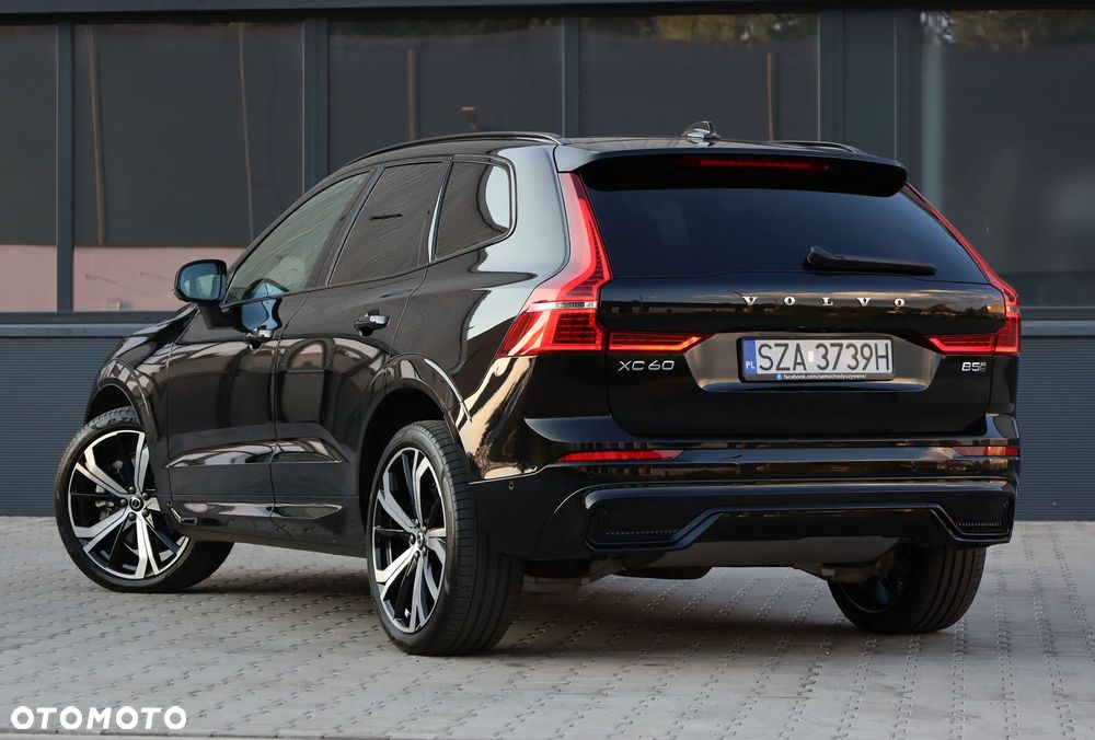Volvo XC 60 B5 B AWD Plus Dark - 8