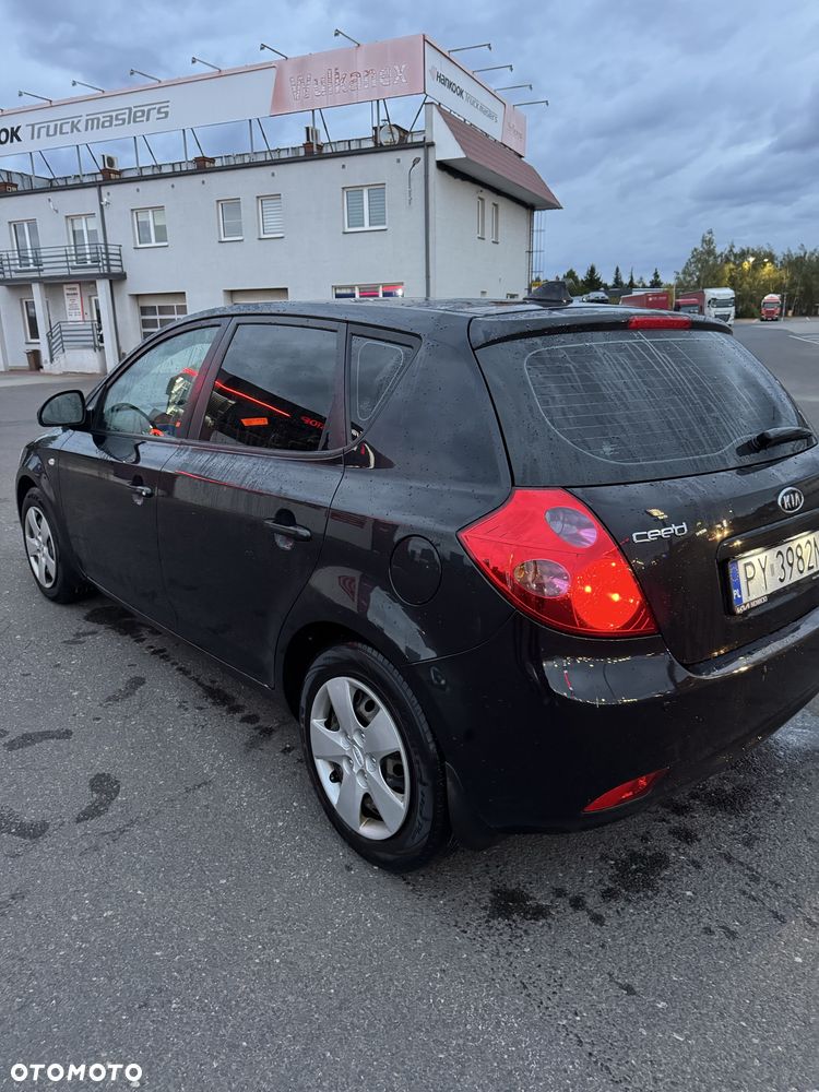 Kia Ceed - 4