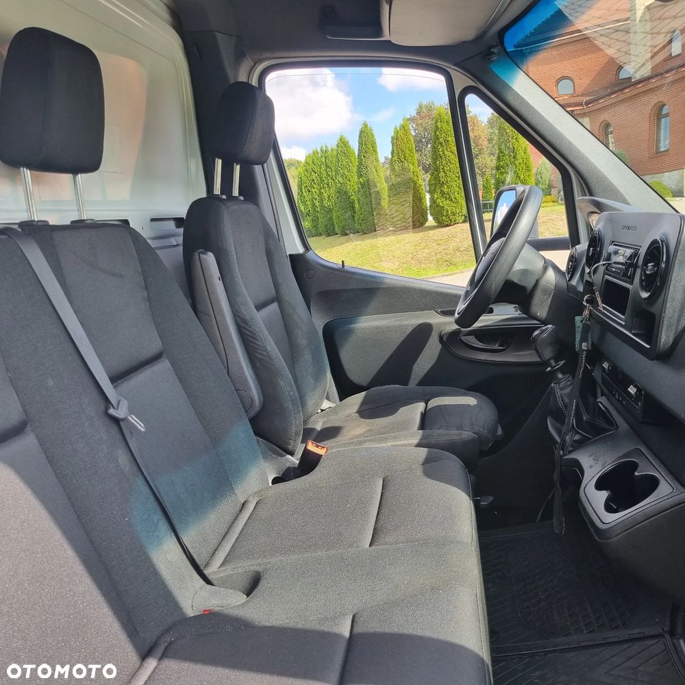 Mercedes-Benz Sprinter - 14