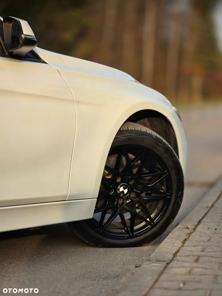 BMW Seria 3 320d Sport Line - 38