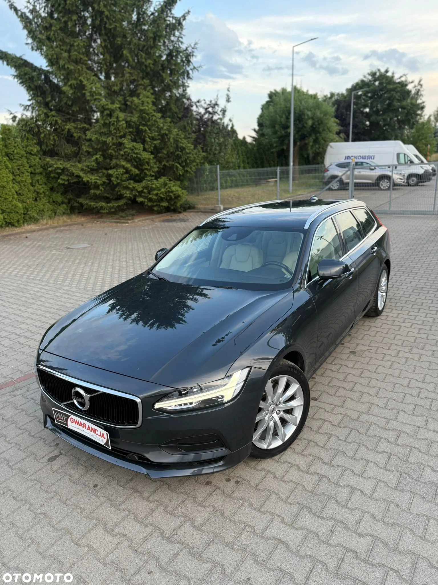 Volvo V90 D3 Momentum Pro - 8