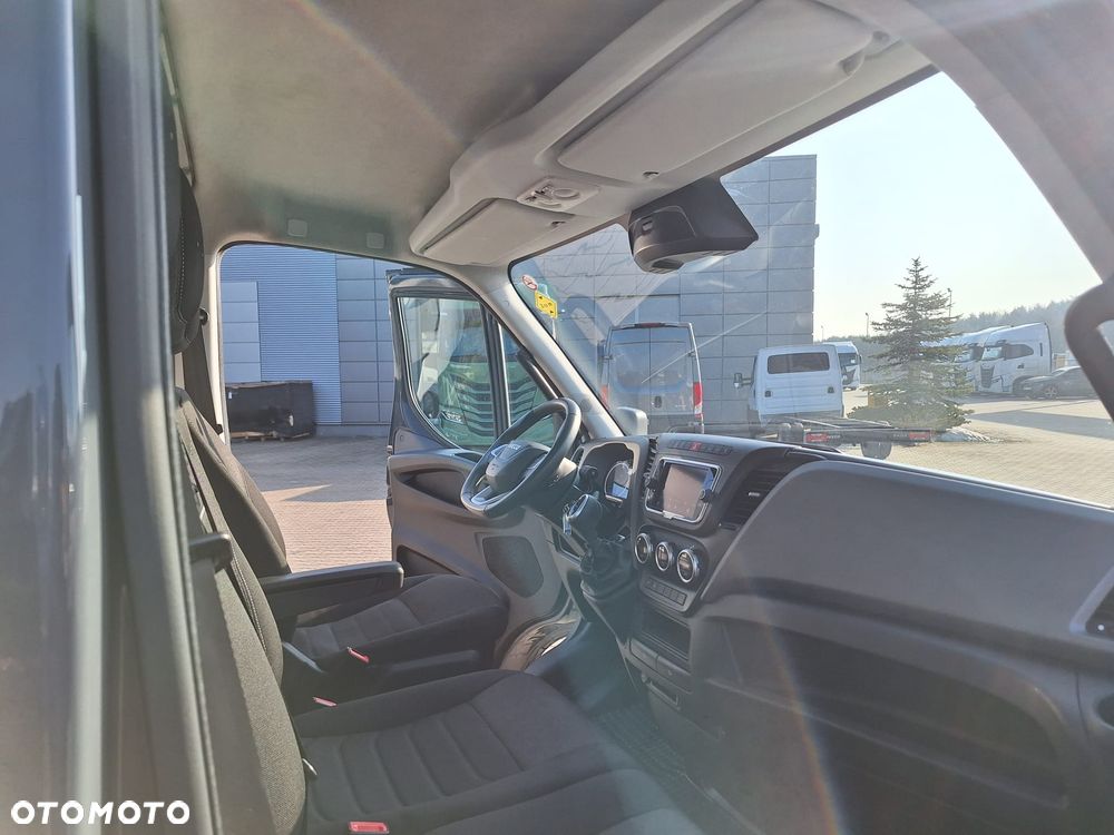 Iveco 35S18 HiMatic furgon 16m blaszak automat FV23% MAXI - 16