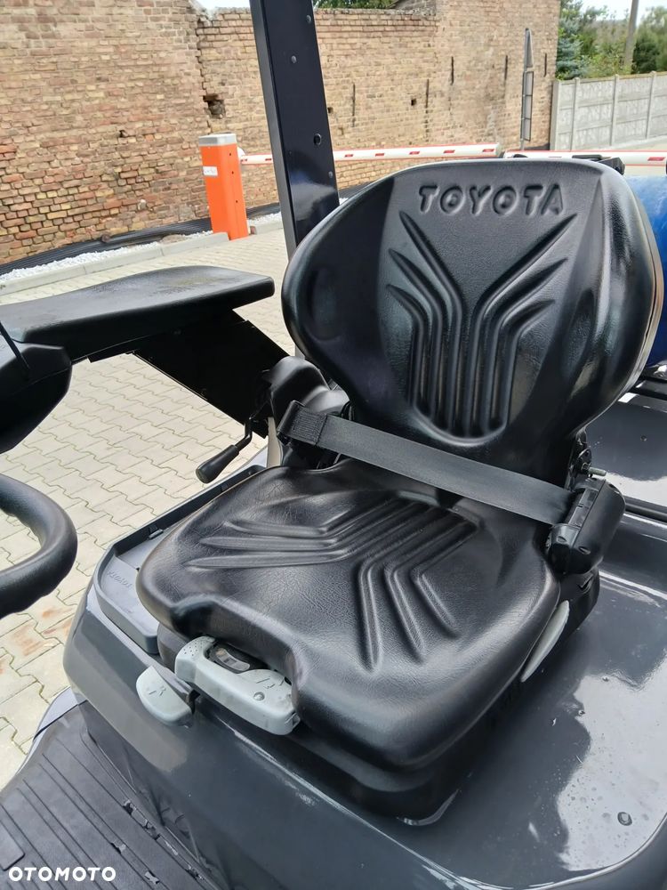 Toyota 02-8FGF18 - 8