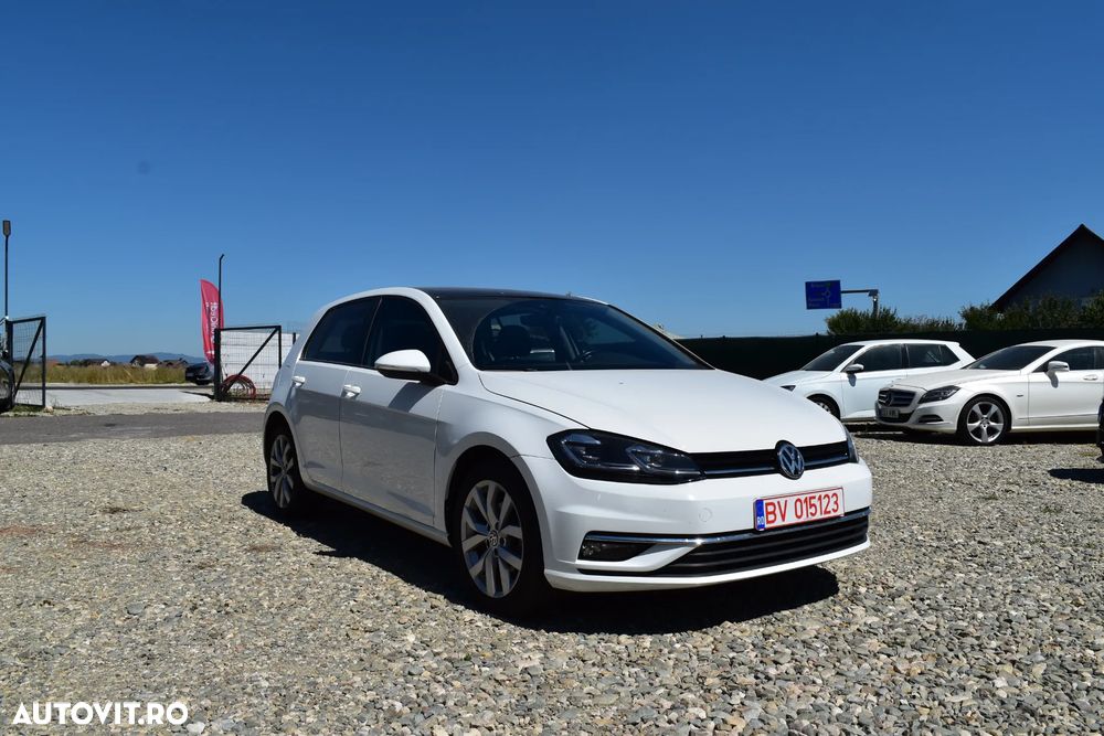 Volkswagen Golf - 1
