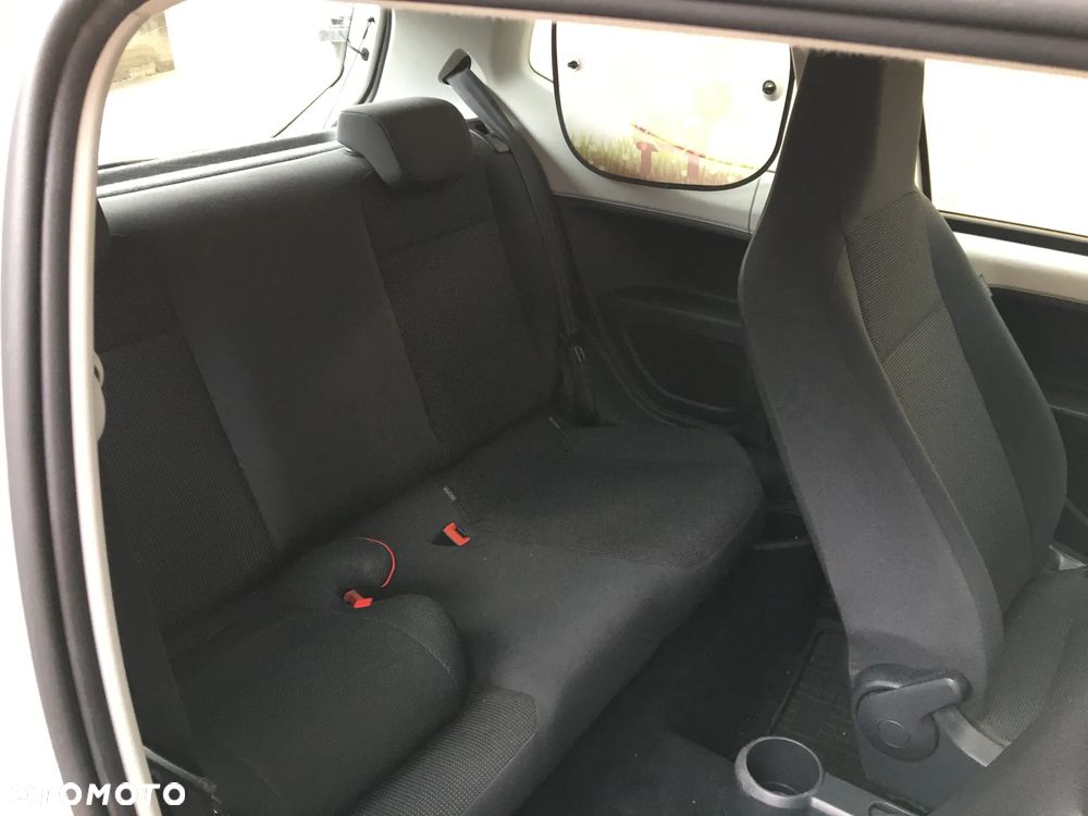 Volkswagen up! 1.0 Black Style - 4