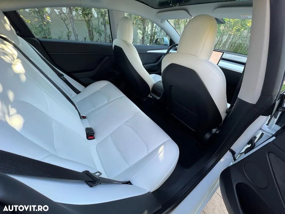 Tesla Model 3 Long Range - 11