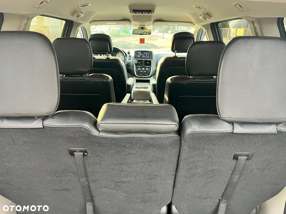 Dodge Grand Caravan - 12