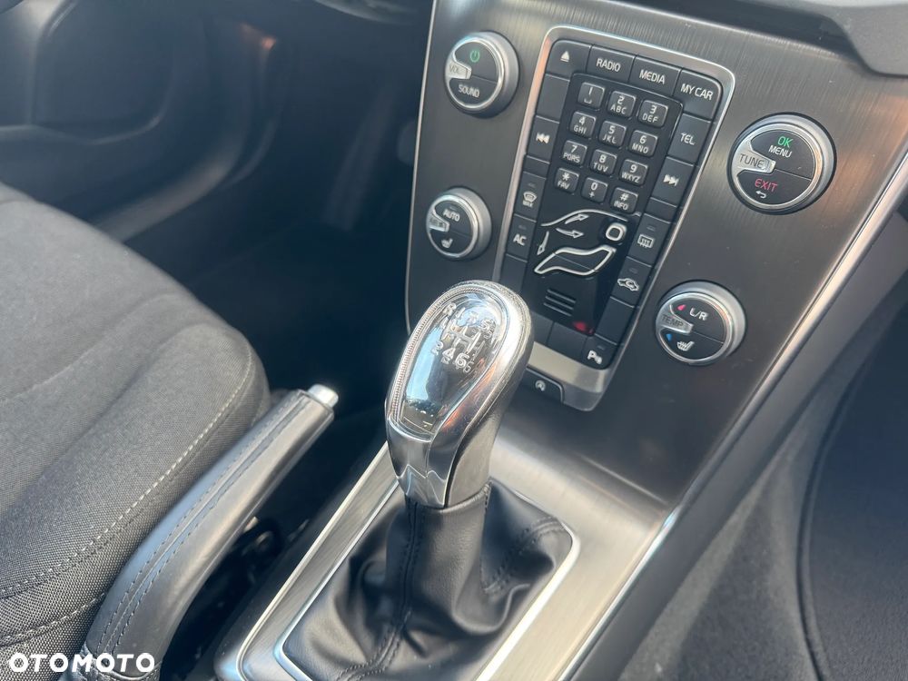 Volvo V40 - 25