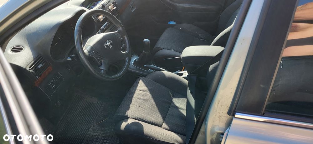 Toyota Avensis 2004 photo 4