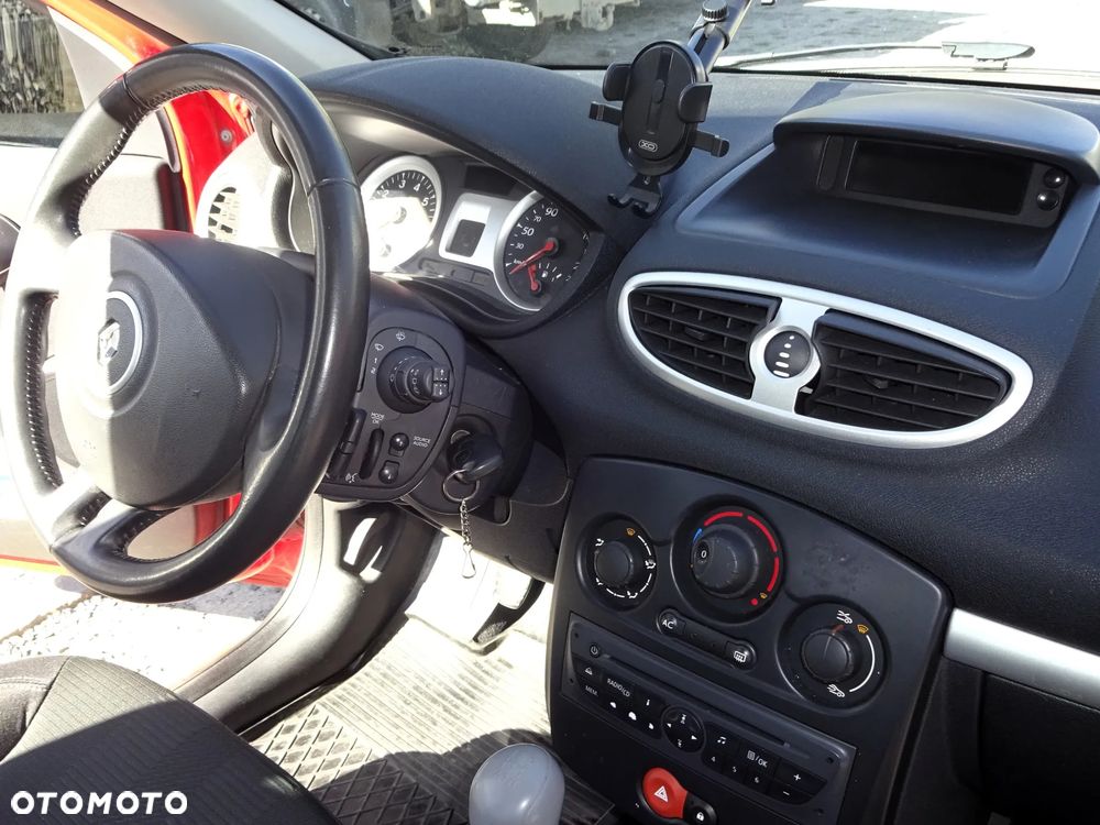 Renault Clio - 17