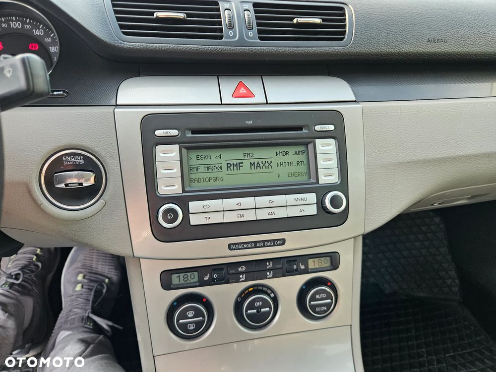 Volkswagen Passat 2.0 FSI Comfortline - 15