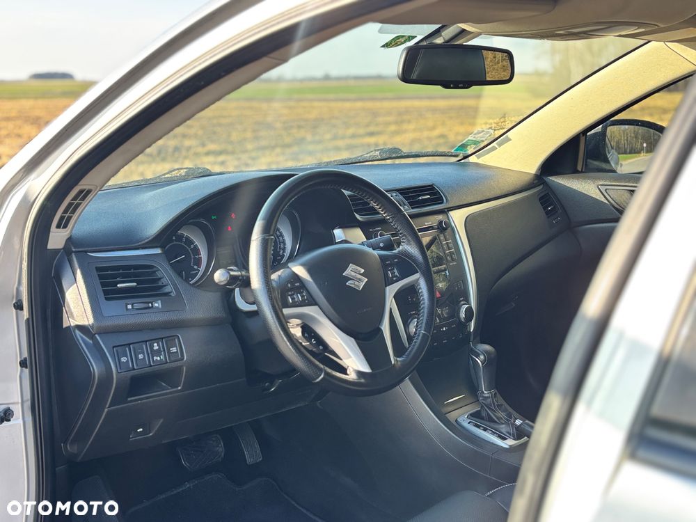 Suzuki Kizashi 2.4 4x4 CVT Sport - 13