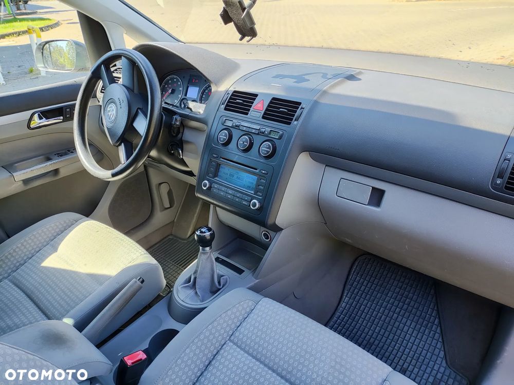 Volkswagen Touran 1.6 FSI Basis - 11