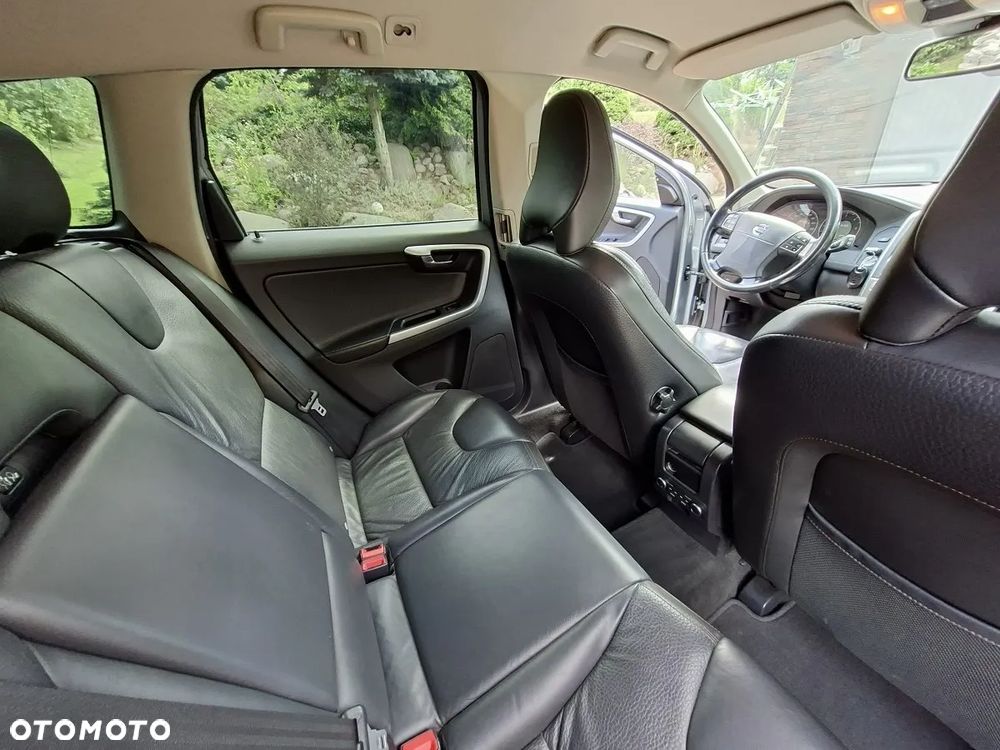 Volvo XC 60 D5 AWD - 14
