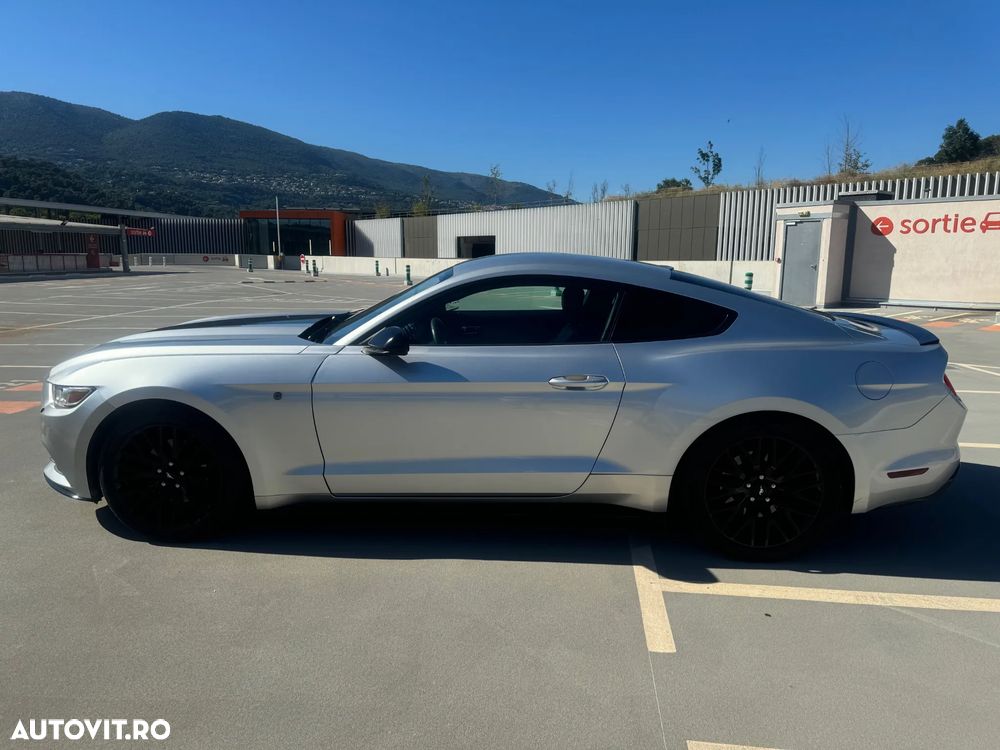 Ford Mustang - 2
