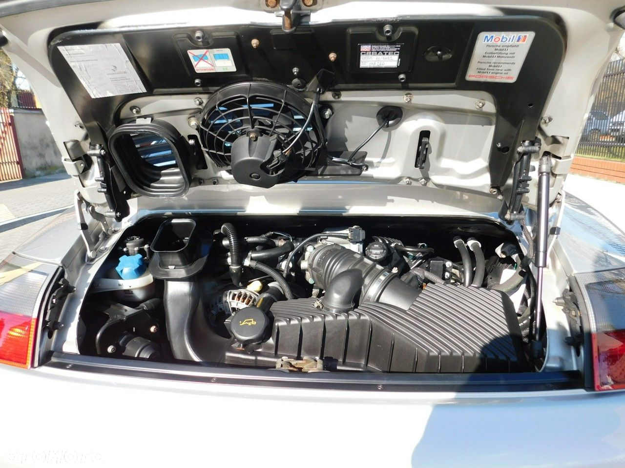Porsche 911 Carrera - 23