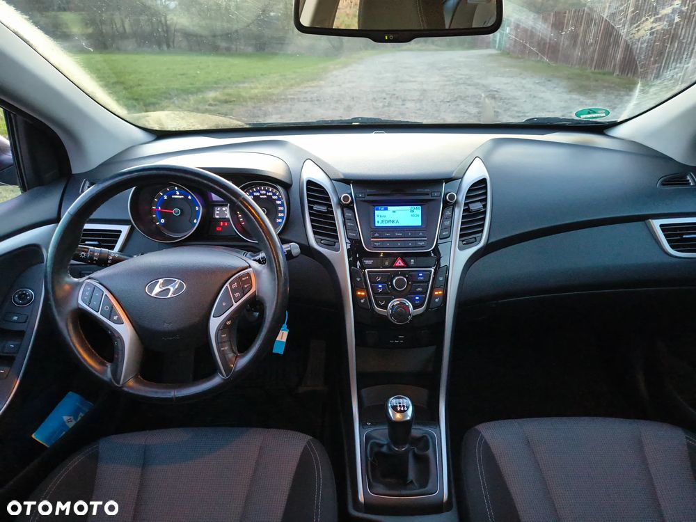 Hyundai i30 1.6 CRDi Fifa World Cup Edition - 24