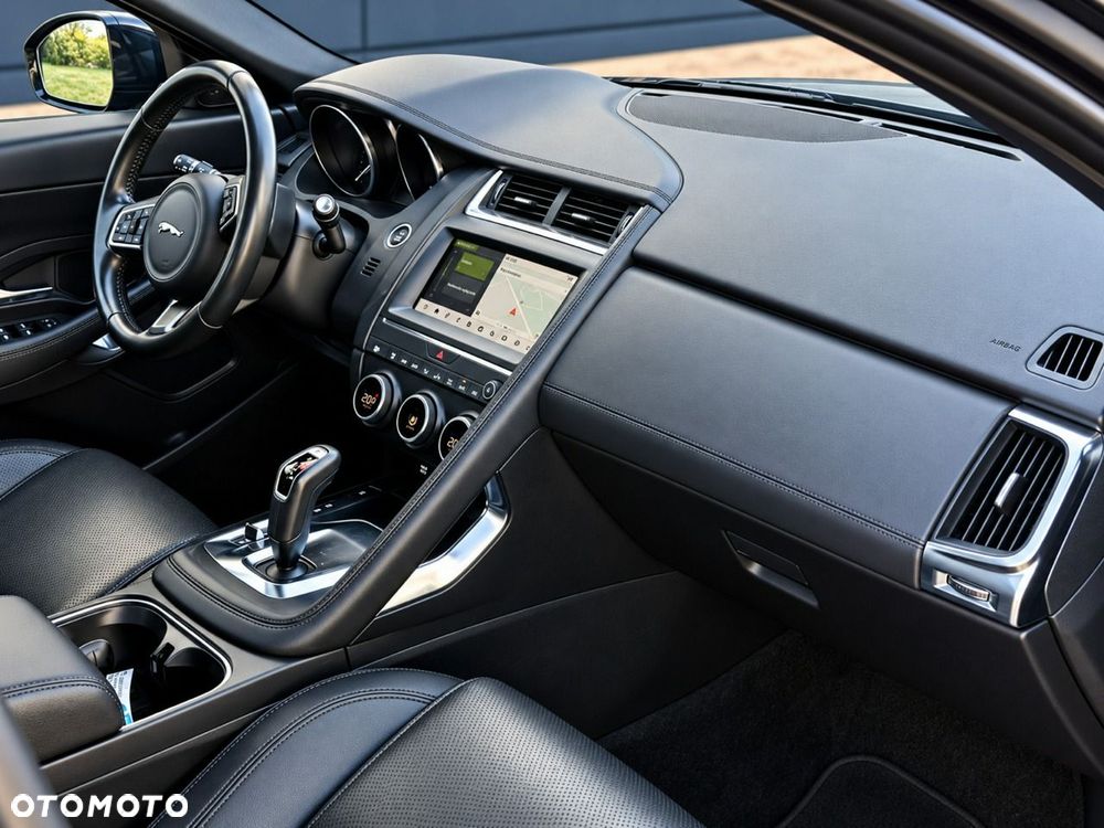 Jaguar E-Pace 2.0 i4P AWD R-Dynamic S - 17