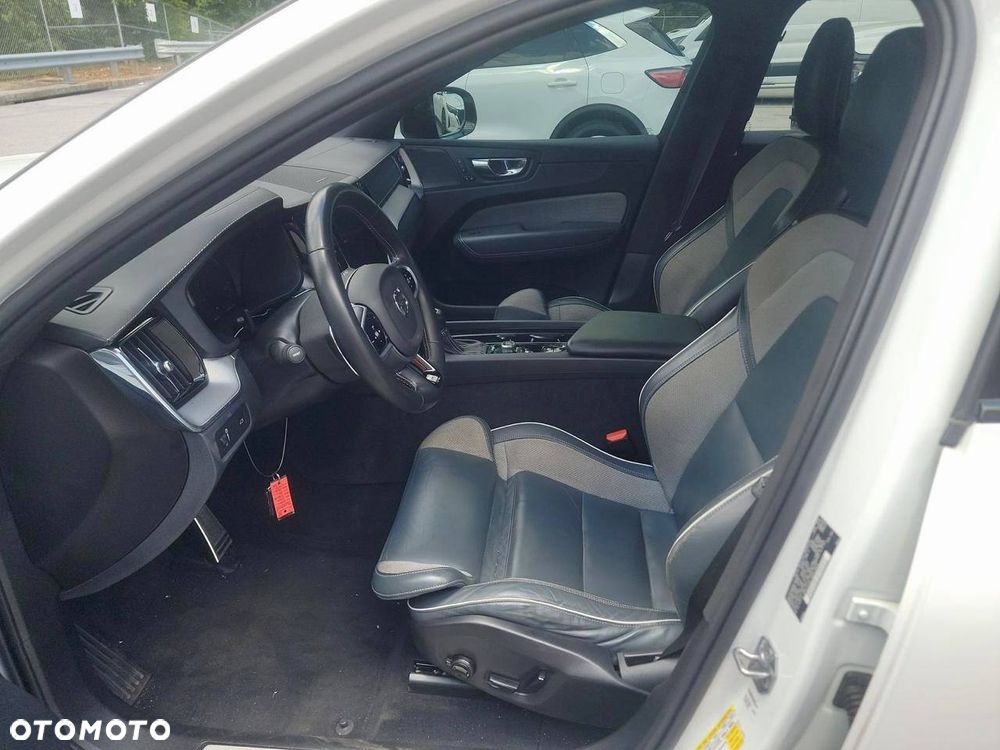 Volvo XC 60 T5 AWD R-Design - 8