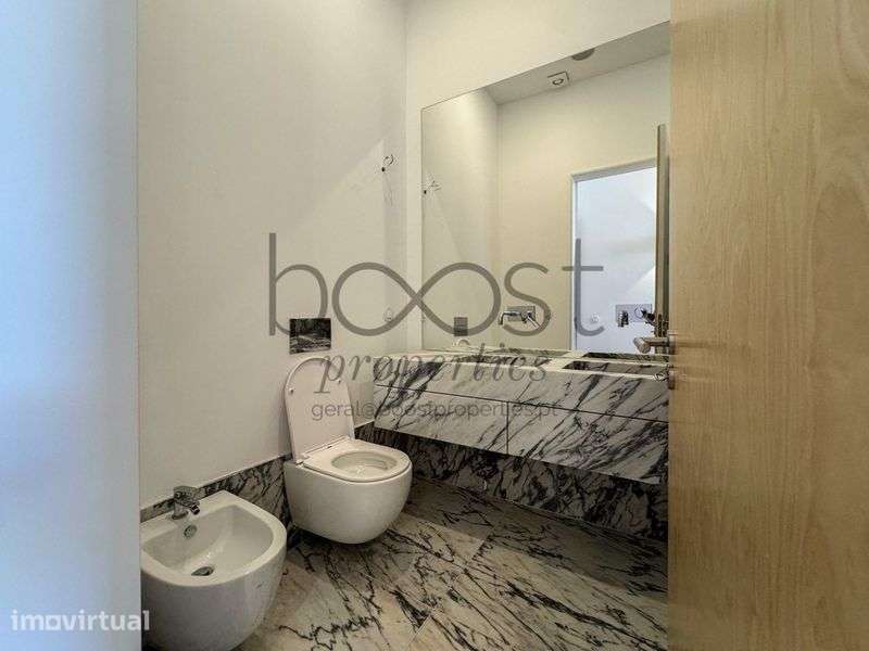 Apartamento T3, com jardim, garagem e arrecadação para vender - Grande imagem: 5/12
