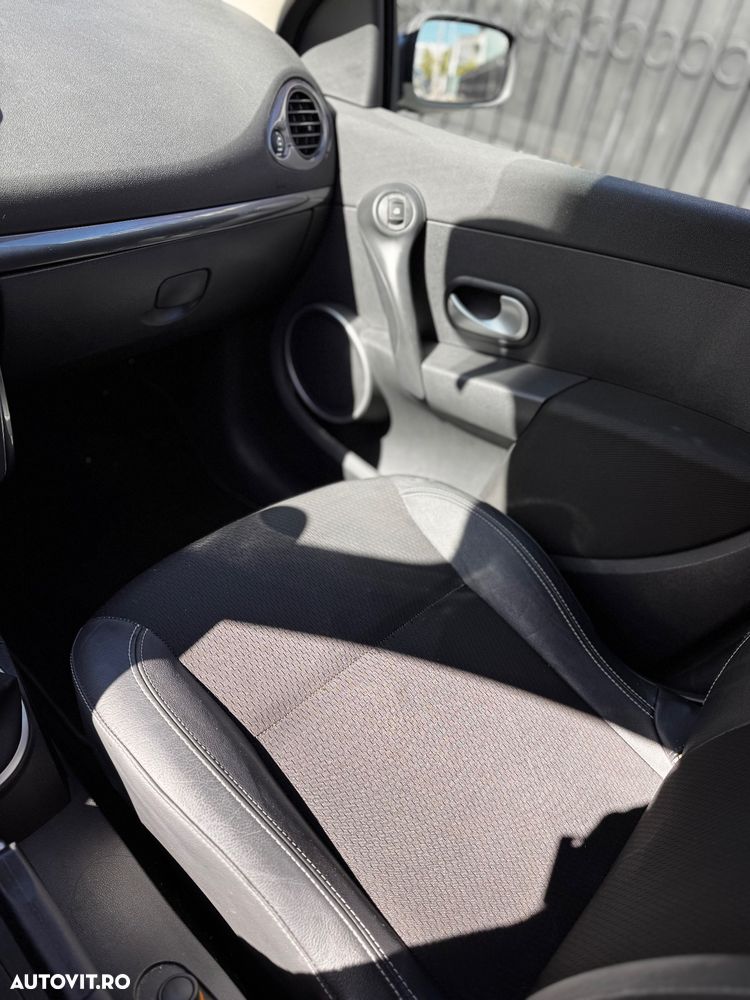 Renault Clio - 26
