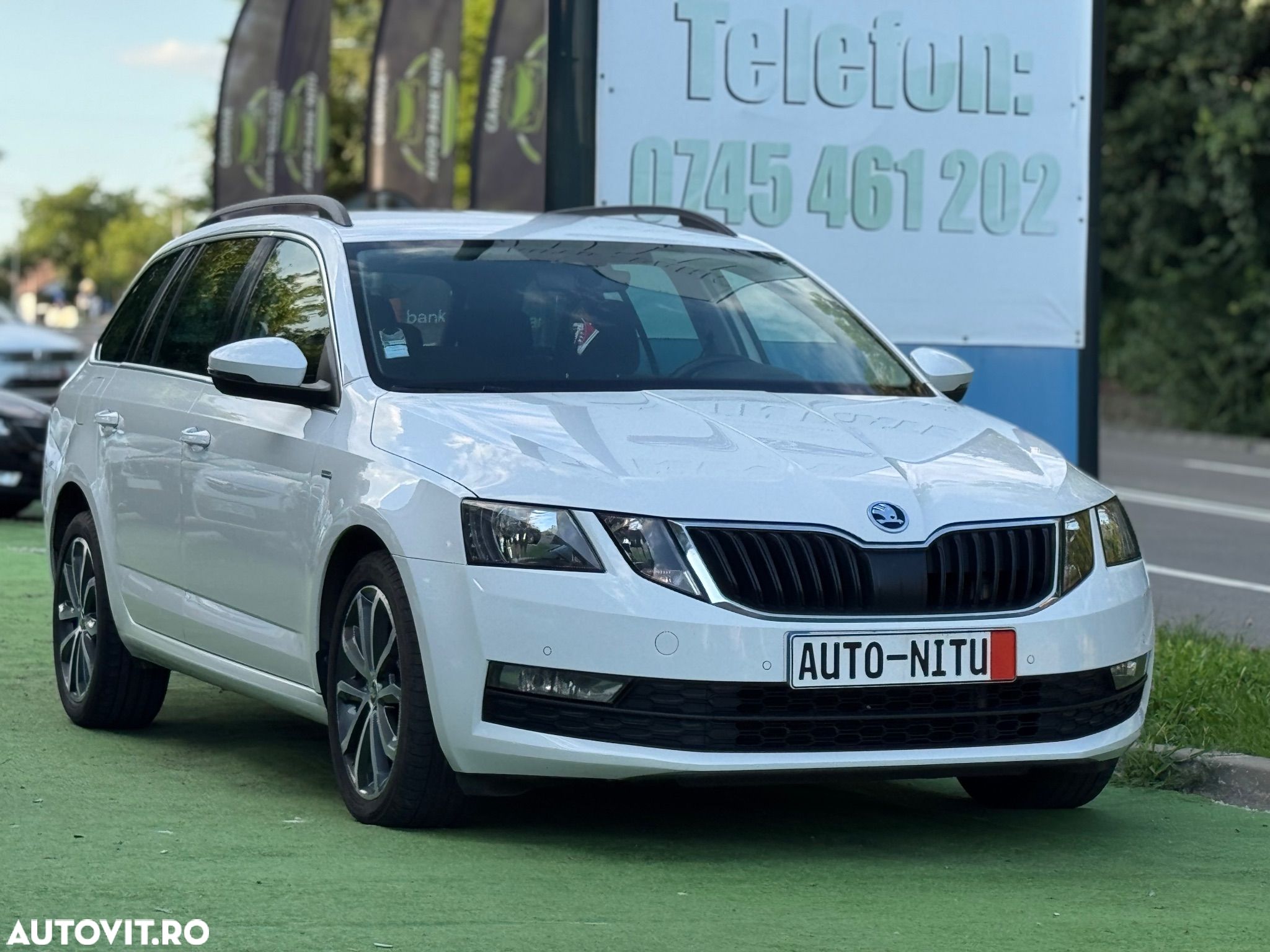 Skoda Octavia Combi Diesel 1.6 TDI DSG Ambition - 1