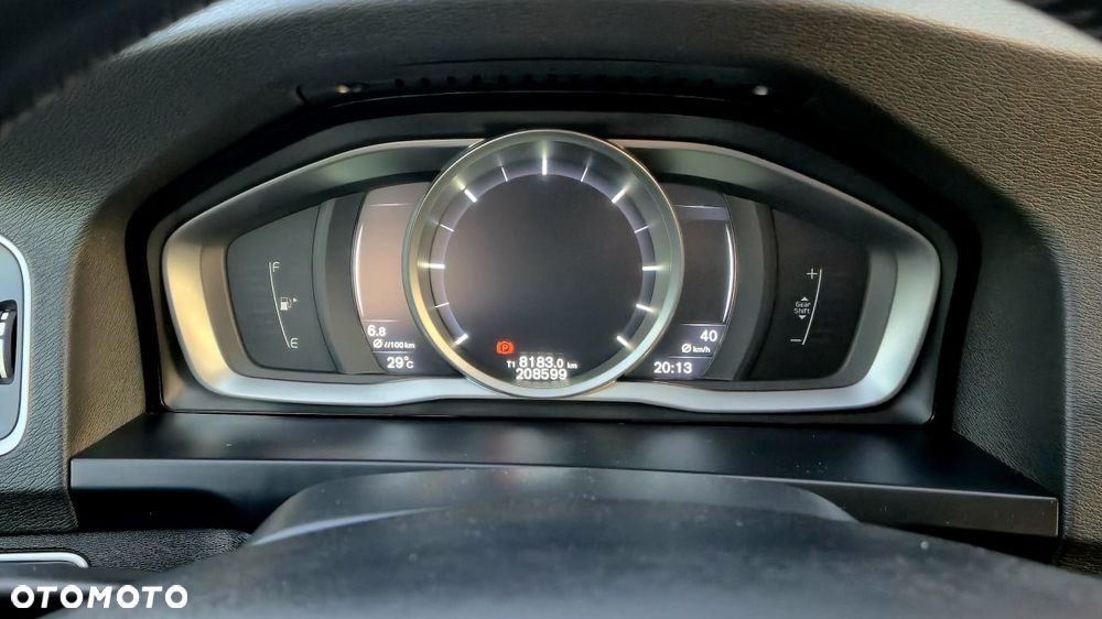 Volvo V60 Cross Country - 13