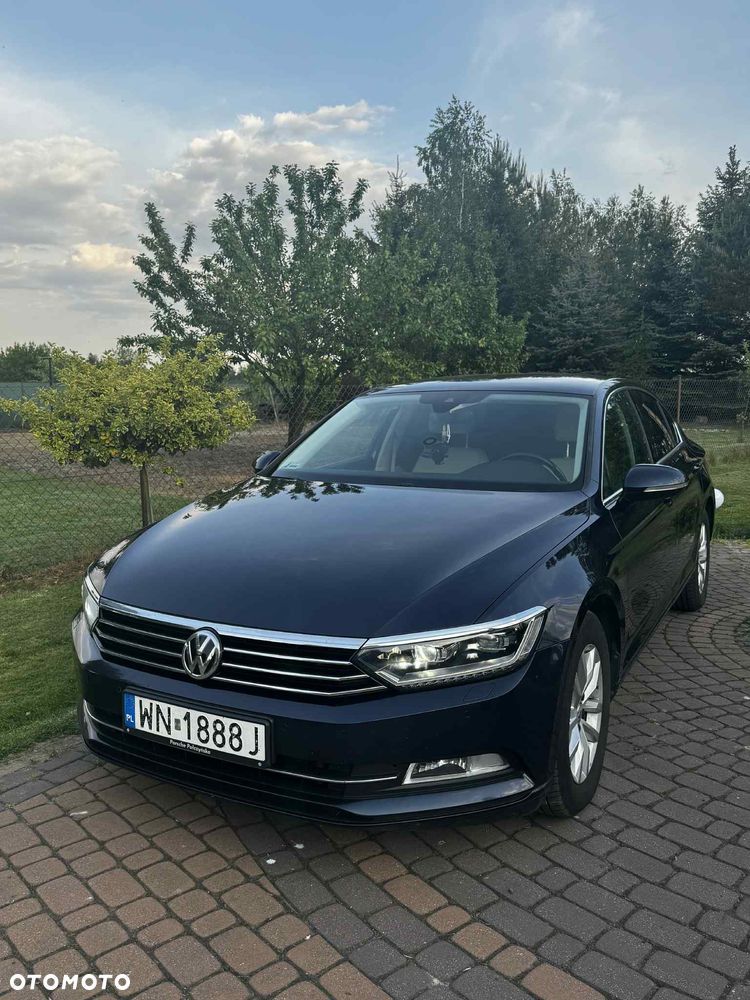 Volkswagen Passat - 1